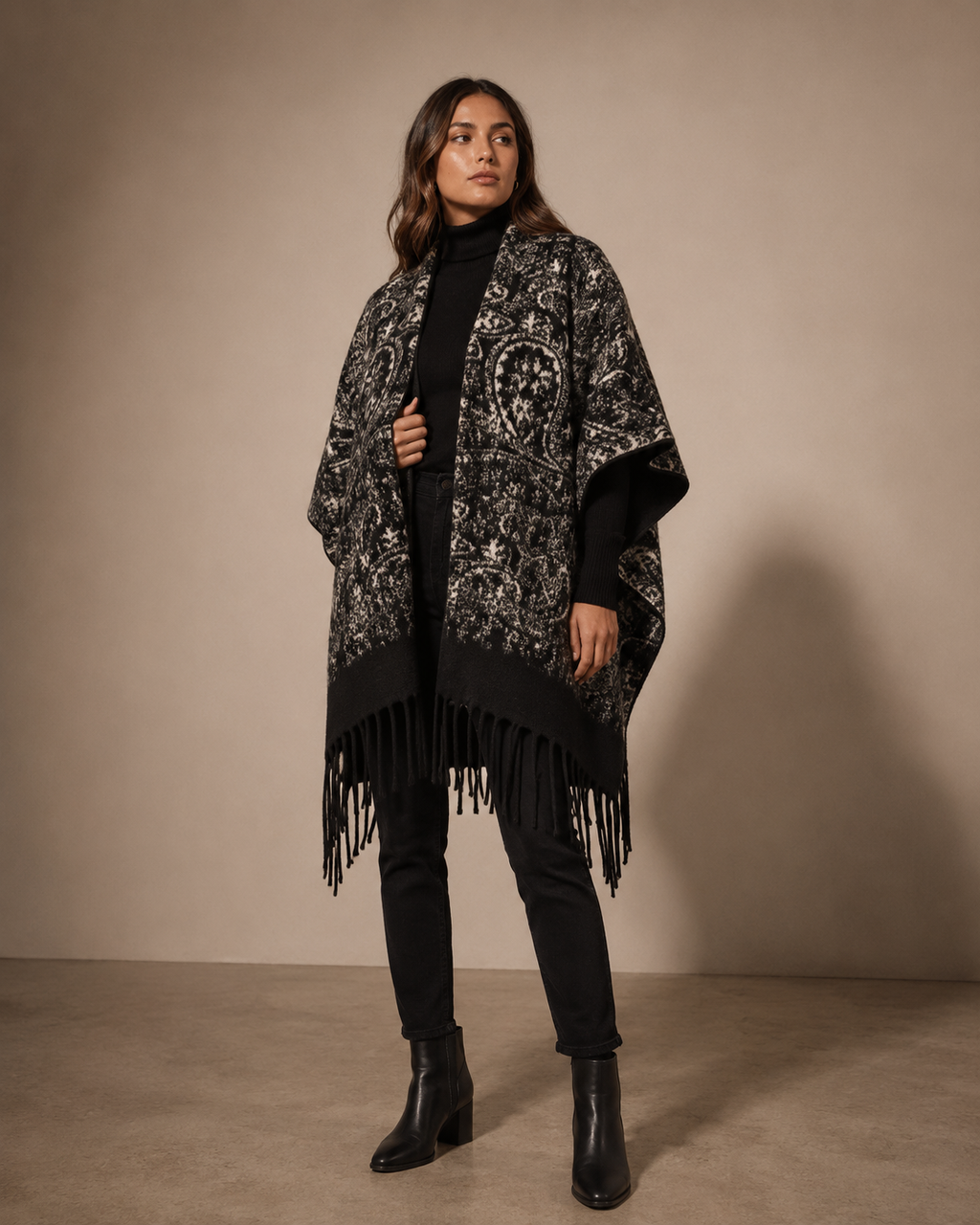 PONCHO DISEÑO NEGRO