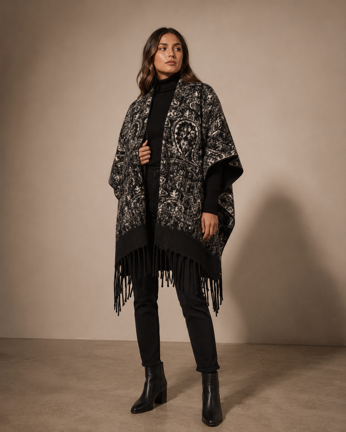 PONCHO DISEÑO NEGRO
