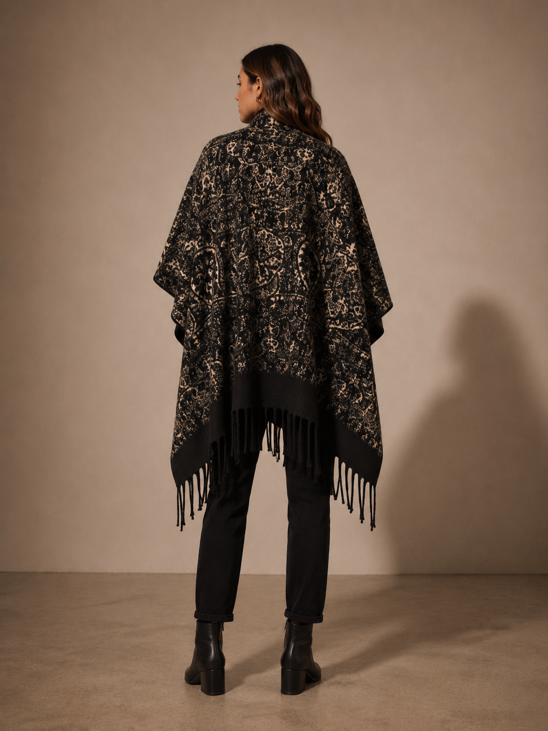 PONCHO DISEÑO NEGRO