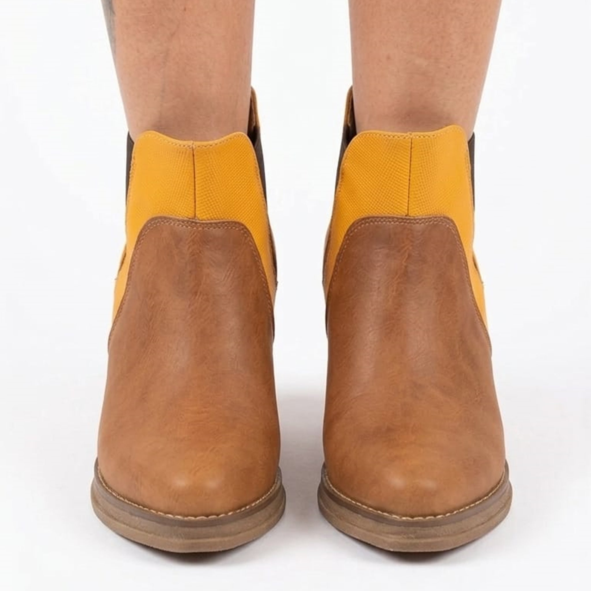 BOTIN MÓNICA CAMEL AMARILLO